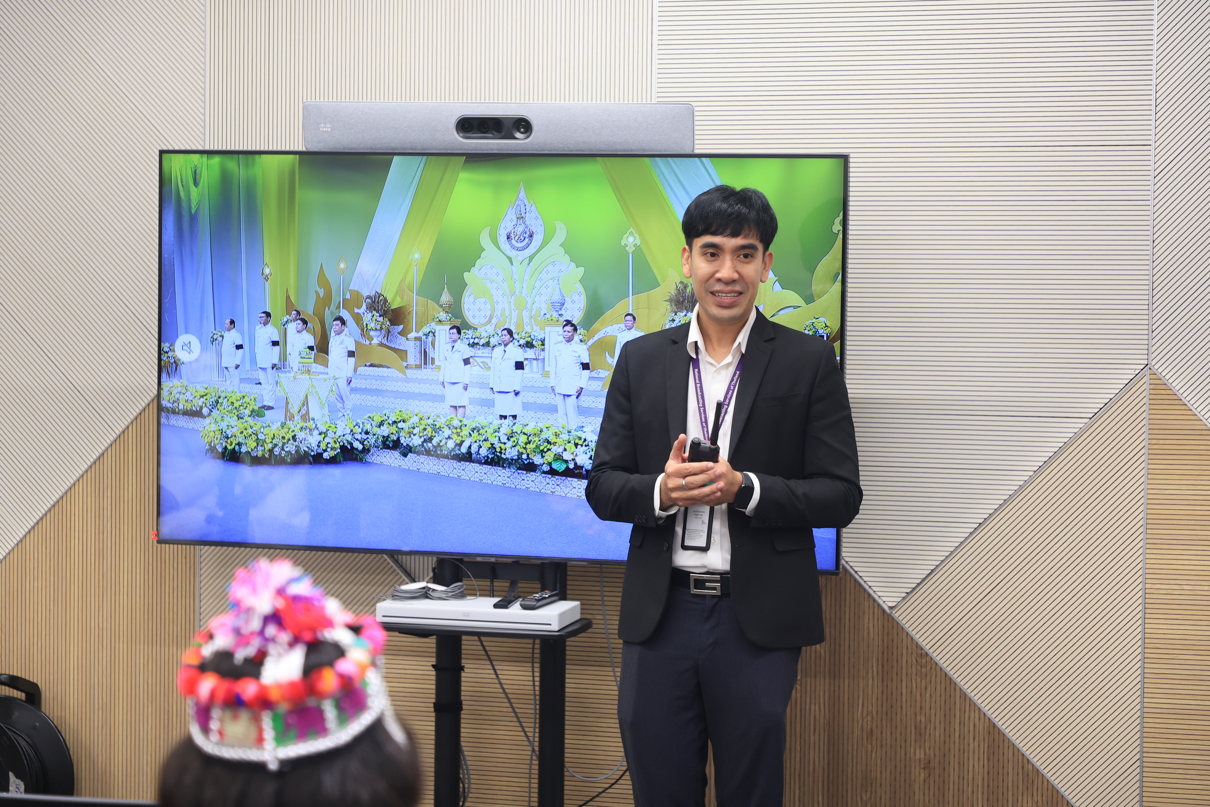 title - คณะผู้บริหาร ส.ป.ก. บันทึกเทปถวายพระพรชัยมงคล เนื่องในโอกาสมหามงคลเฉลิมพระชนมพรรษา 74 พรรษา พระบาทสมเด็จพระปรเมนทรรามาธิบดีศรีสินทร มหาวชิราลงกรณ พระวชิรเกล้าเจ้าอยู่หัว